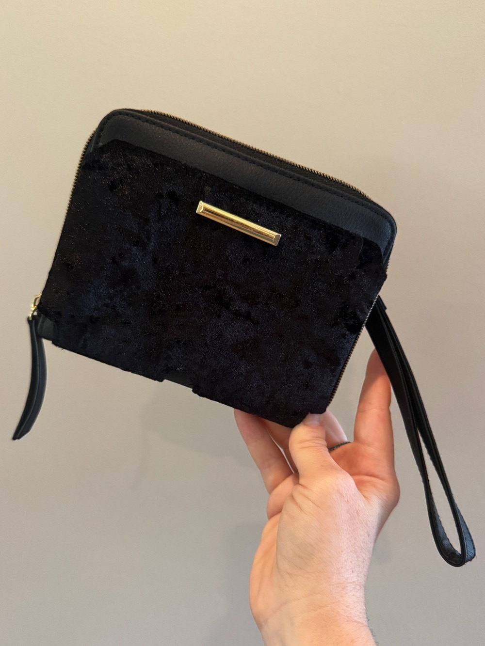 Black Crushed Velvet Wristlet Wallet Clutch Gold Tone Hardware